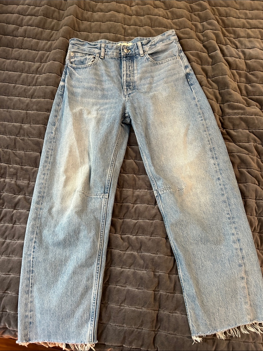 Madewell Darted Barrel leg Jean-raw hem